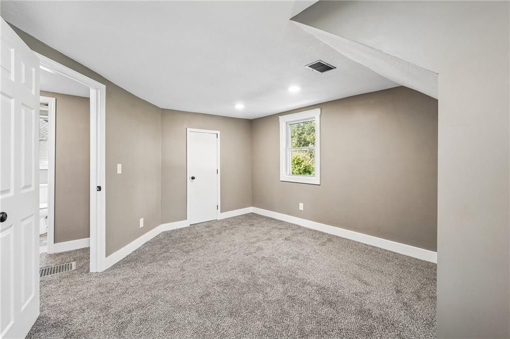1500 S Maywood Avenue — photo 17