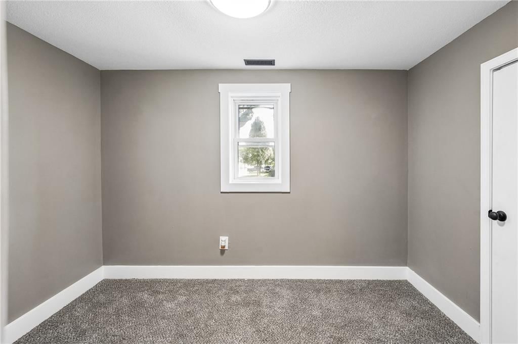 1500 S Maywood Avenue — photo 20