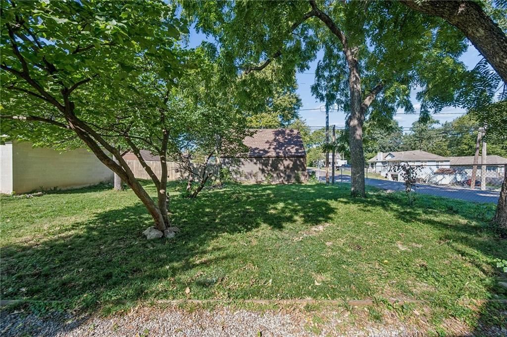 1500 S Maywood Avenue — photo 30