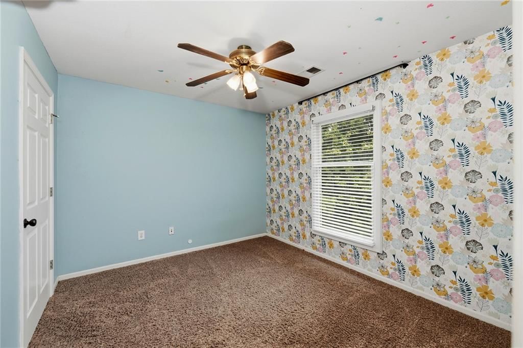 Photo 19 of 31 - 1404 Cedar Ridge Circle, Raymore, MO 64083