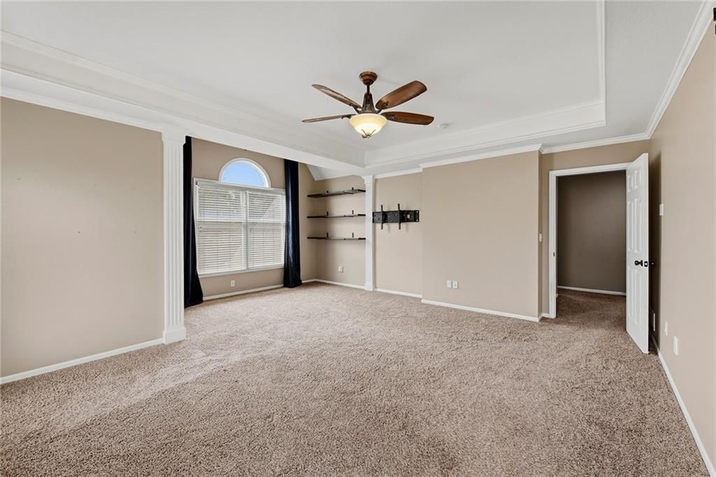 Tray ceiling at 1404 Cedar Ridge Circle, Raymore, MO 64083