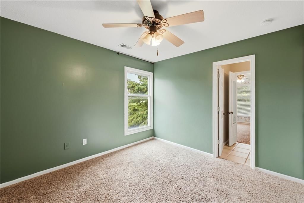 Photo 24 of 31 - 1404 Cedar Ridge Circle, Raymore, MO 64083