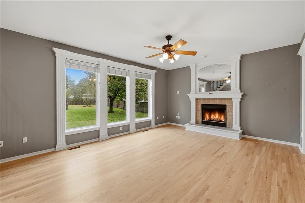 Photo 11 of 31 - 1404 Cedar Ridge Circle, Raymore, MO 64083