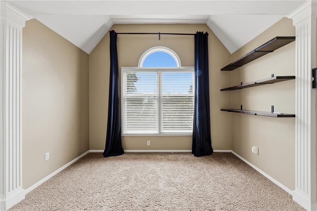 Photo 27 of 31 - 1404 Cedar Ridge Circle, Raymore, MO 64083