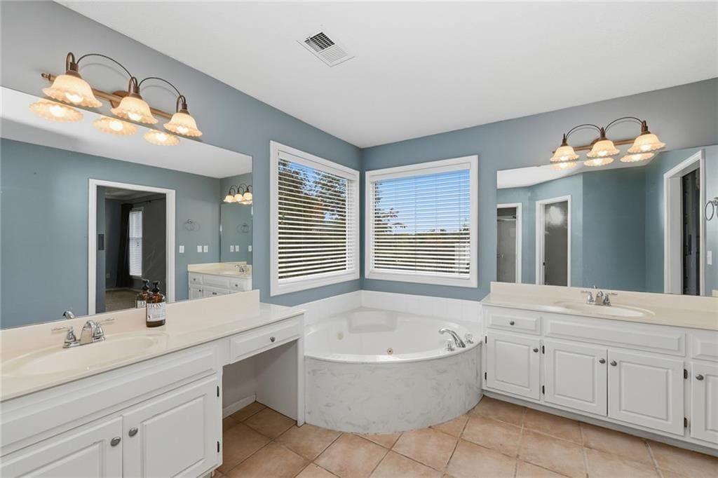 Photo 30 of 31 - 1404 Cedar Ridge Circle, Raymore, MO 64083