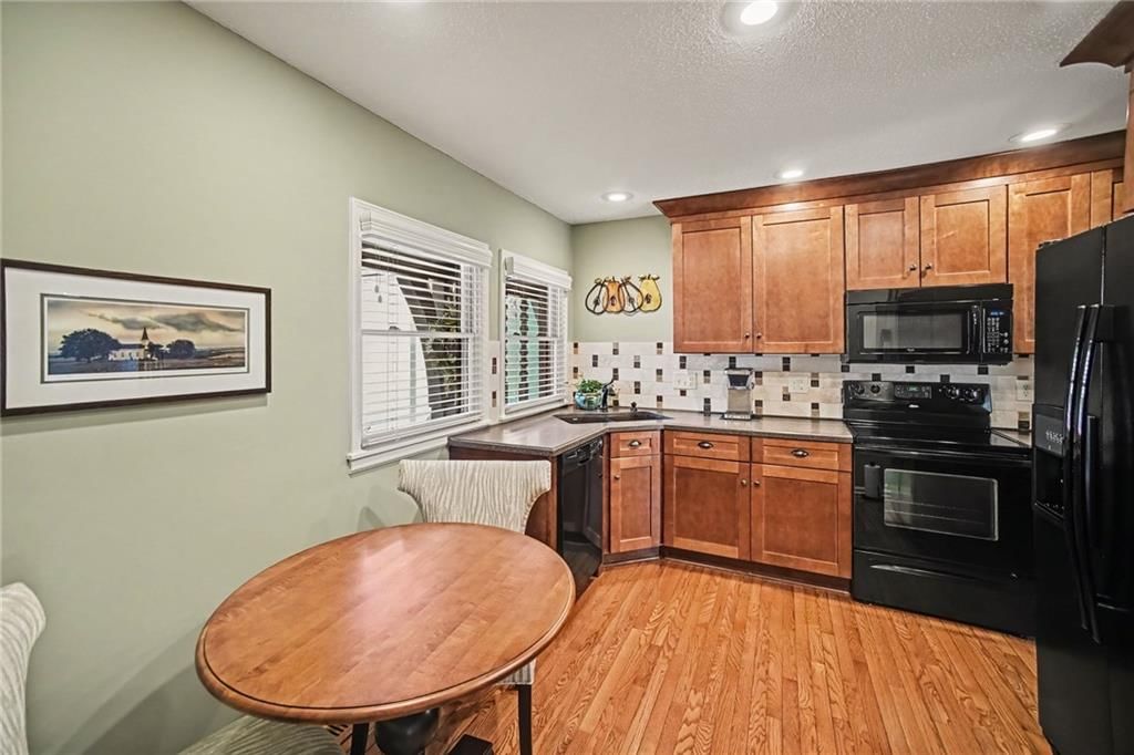 10237 Foster Street — photo 8