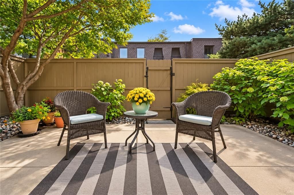 10237 Foster Street — photo 23