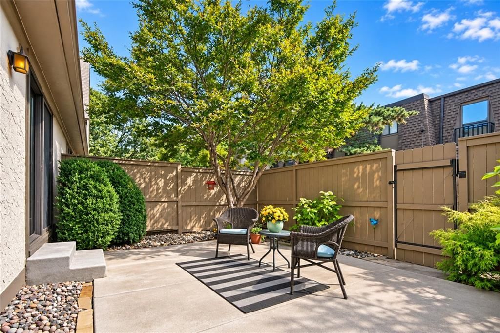 10237 Foster Street — photo 24