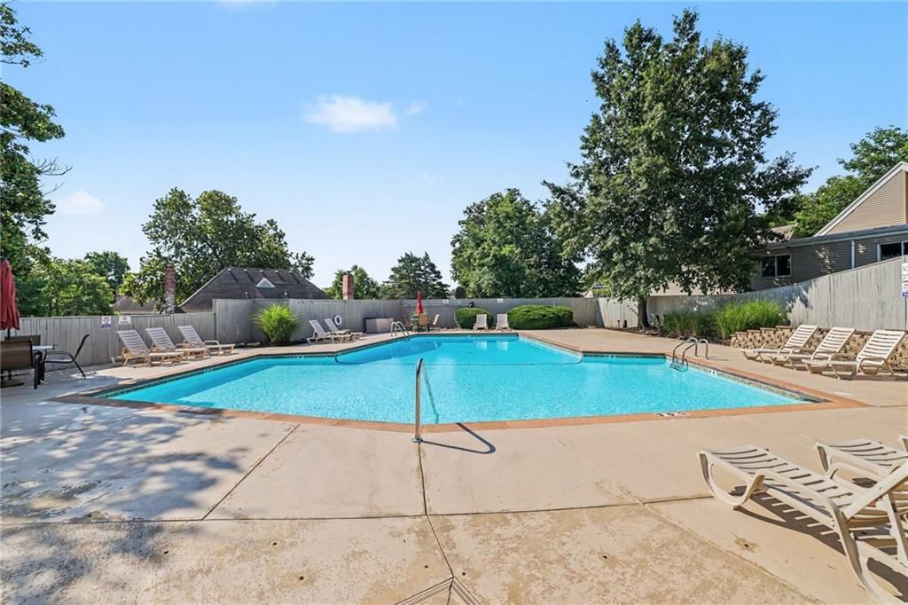 10237 Foster Street — photo 33