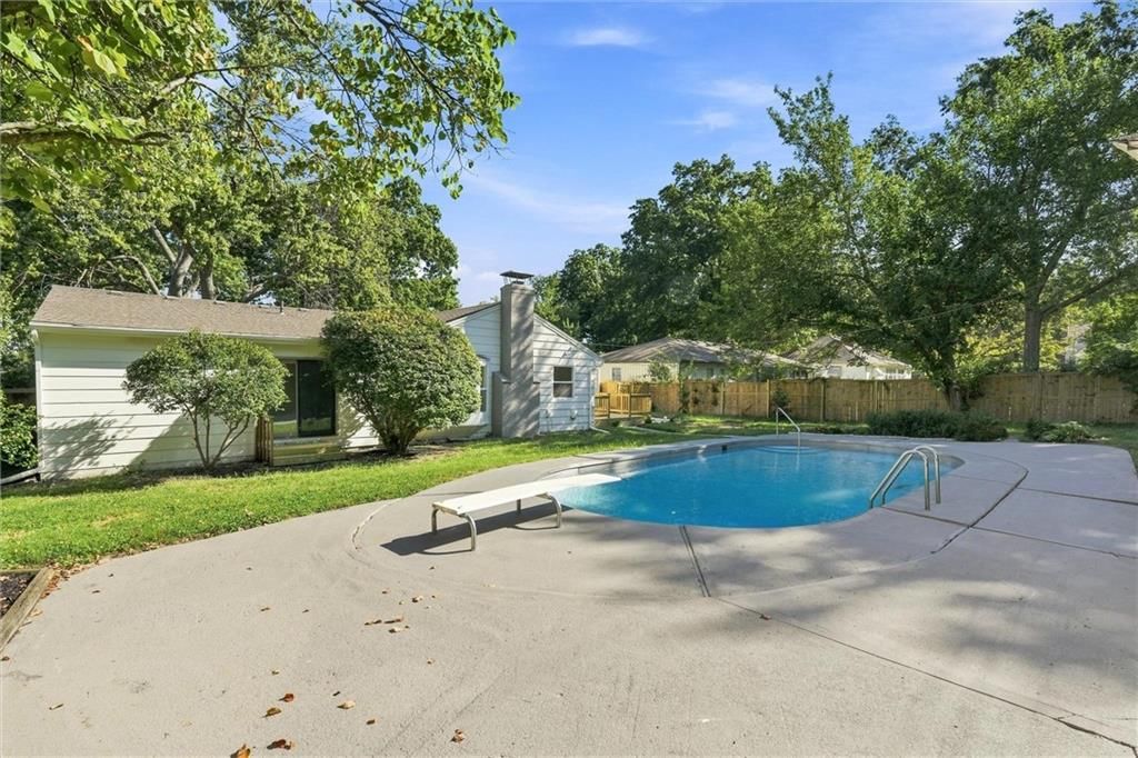 6717 W 65th Terrace — photo 41