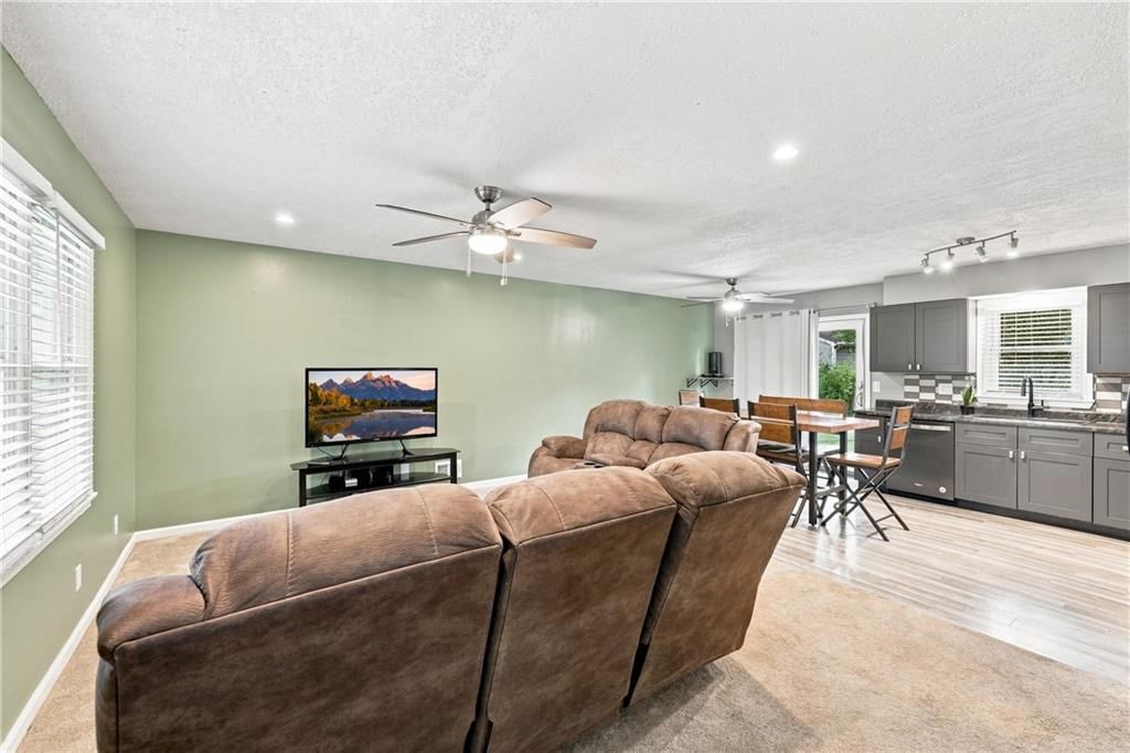 2206 S Park Avenue — photo 4