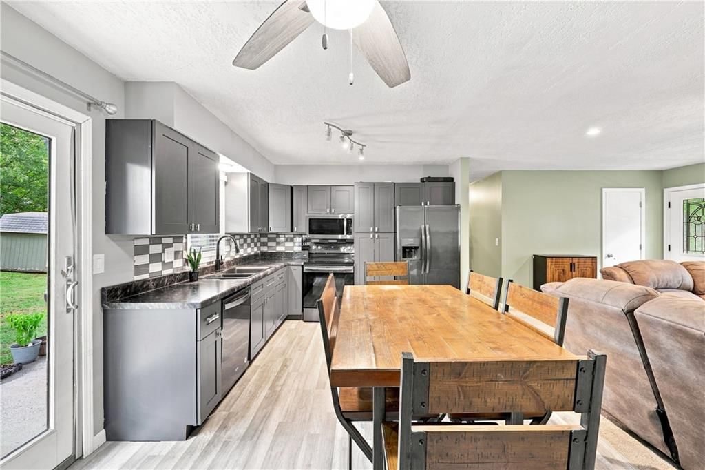 2206 S Park Avenue — photo 6