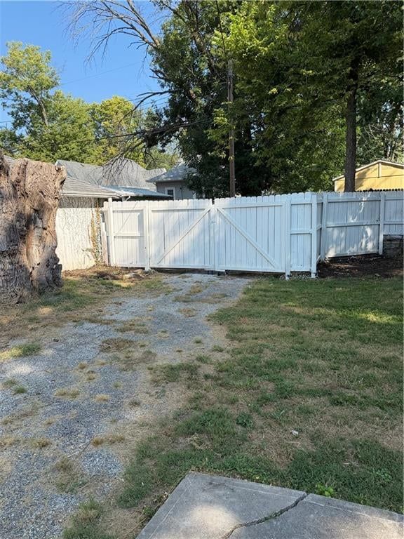 1006 W 7th Street — photo 24