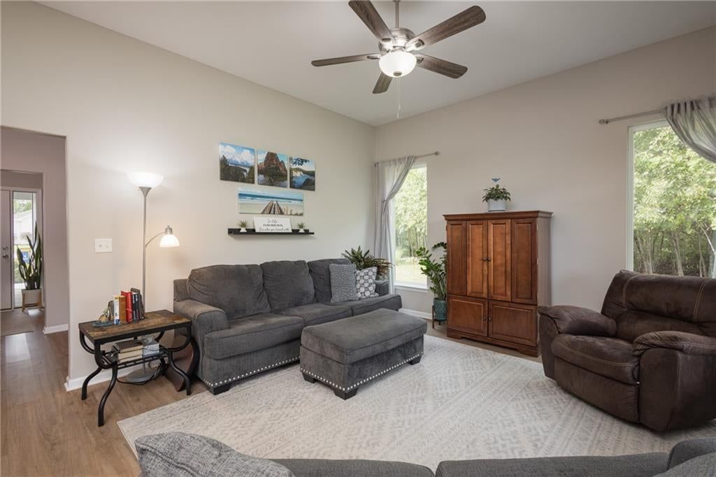 400 NE Chestnut Court — photo 10
