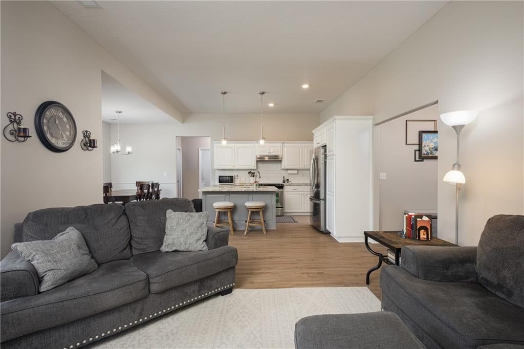 400 NE Chestnut Court — photo 11