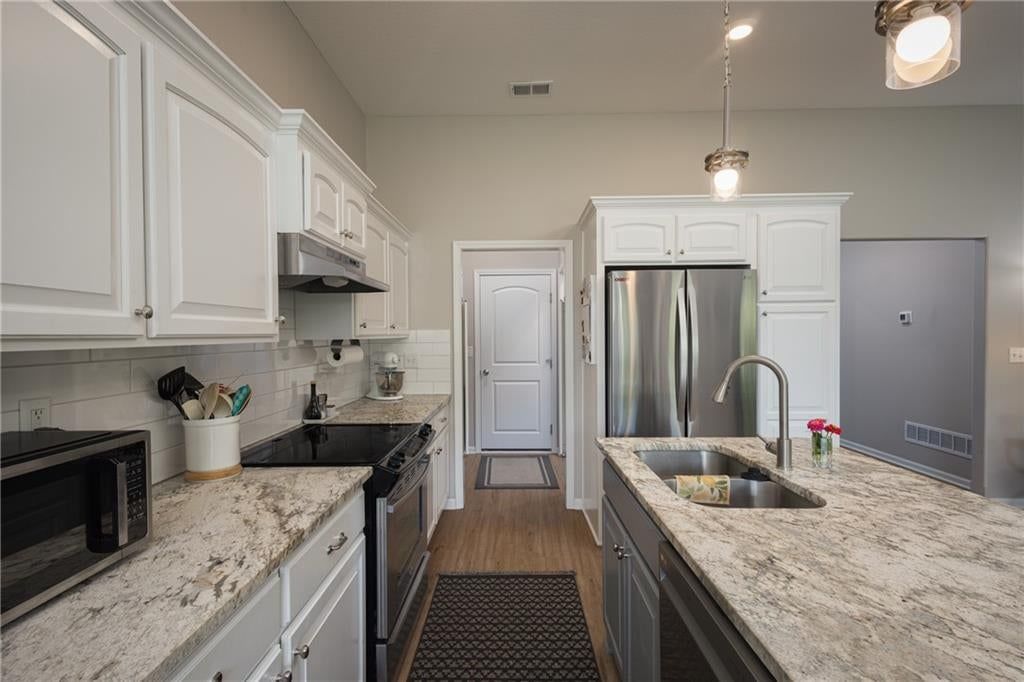 400 NE Chestnut Court — photo 13