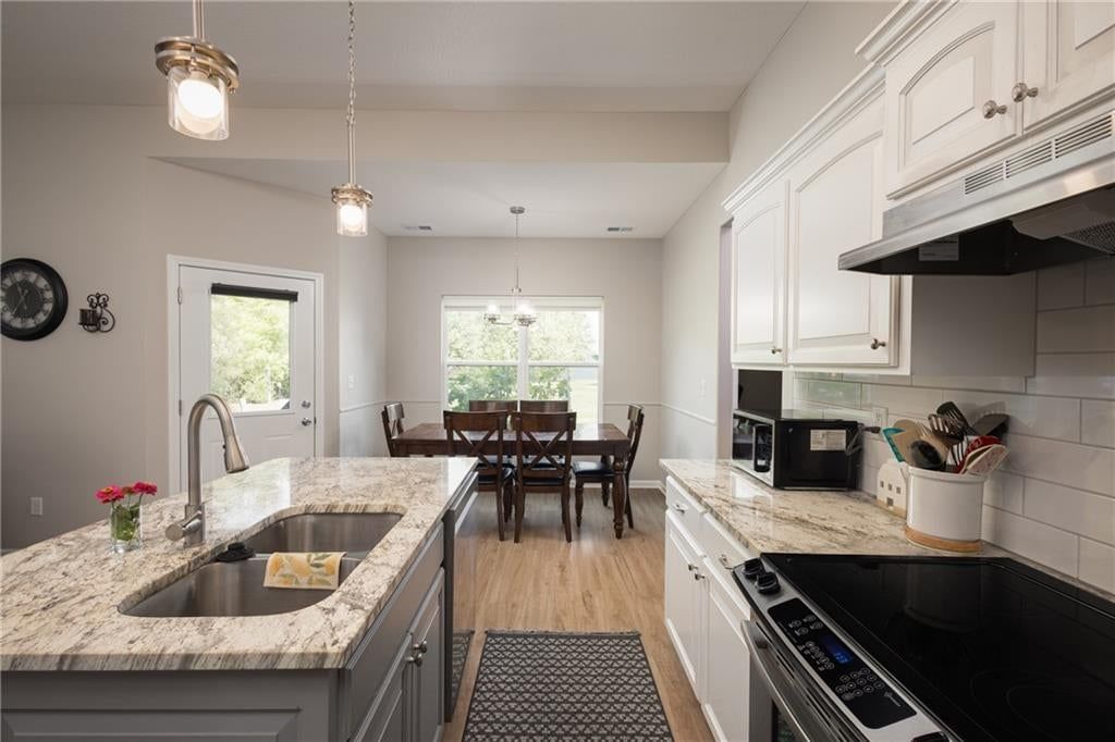400 NE Chestnut Court — photo 15