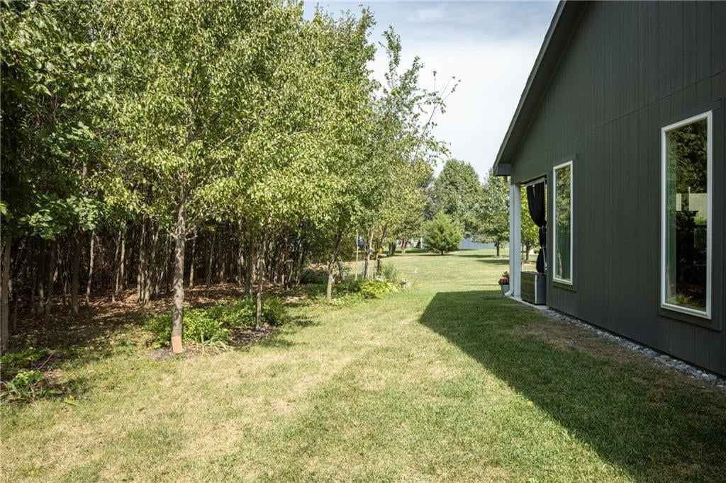 400 NE Chestnut Court — photo 32