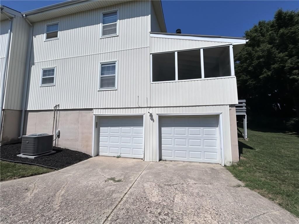 Photo 5 of 74 - 11921 Goodman Street, Overland Park, KS 66213