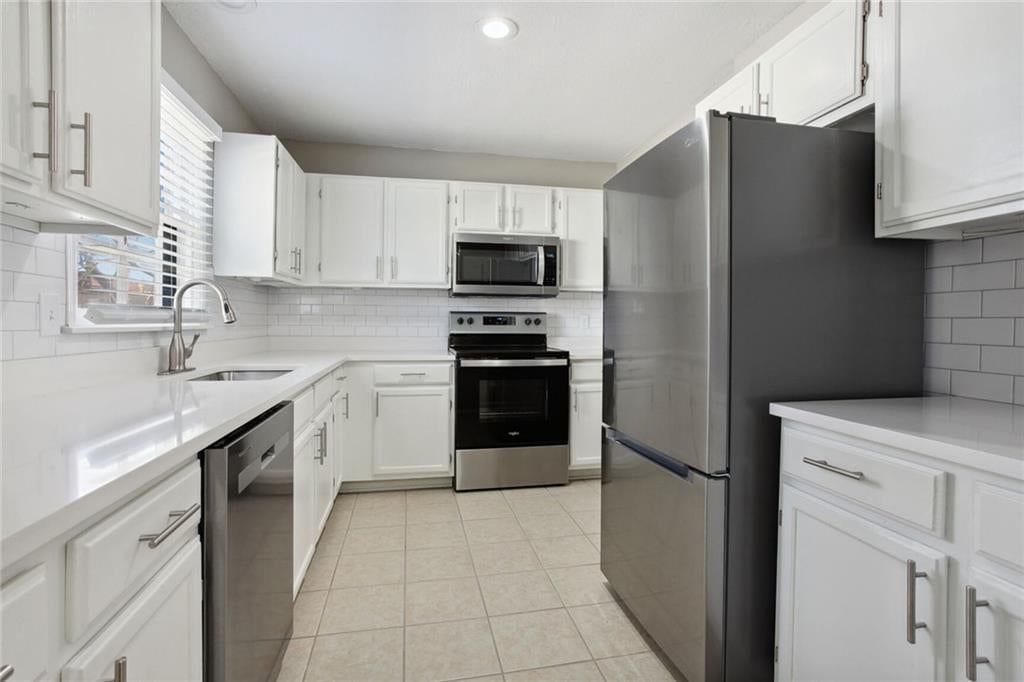 Photo 9 of 74 - 11921 Goodman Street, Overland Park, KS 66213