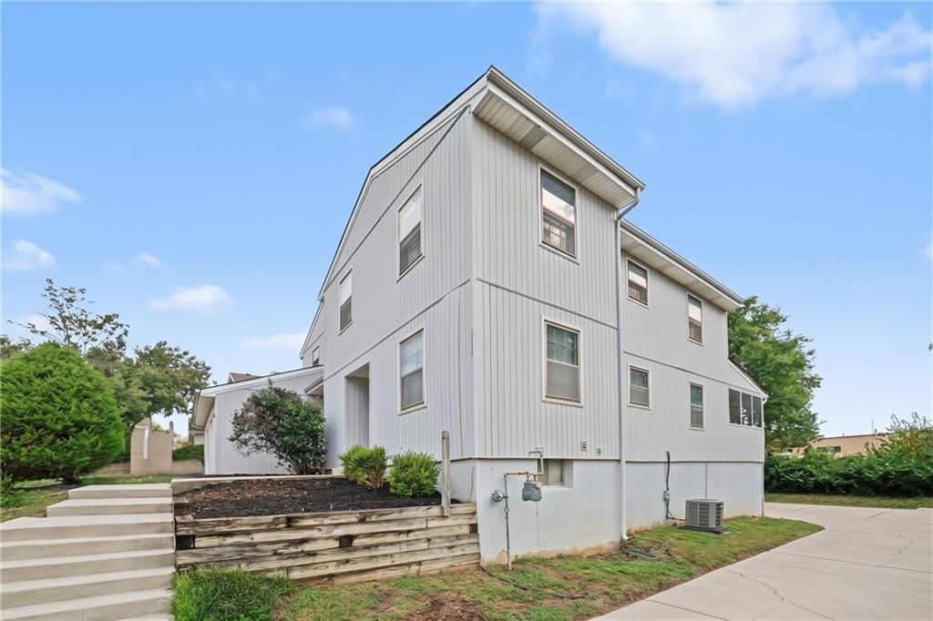 Photo 18 of 74 - 11921 Goodman Street, Overland Park, KS 66213