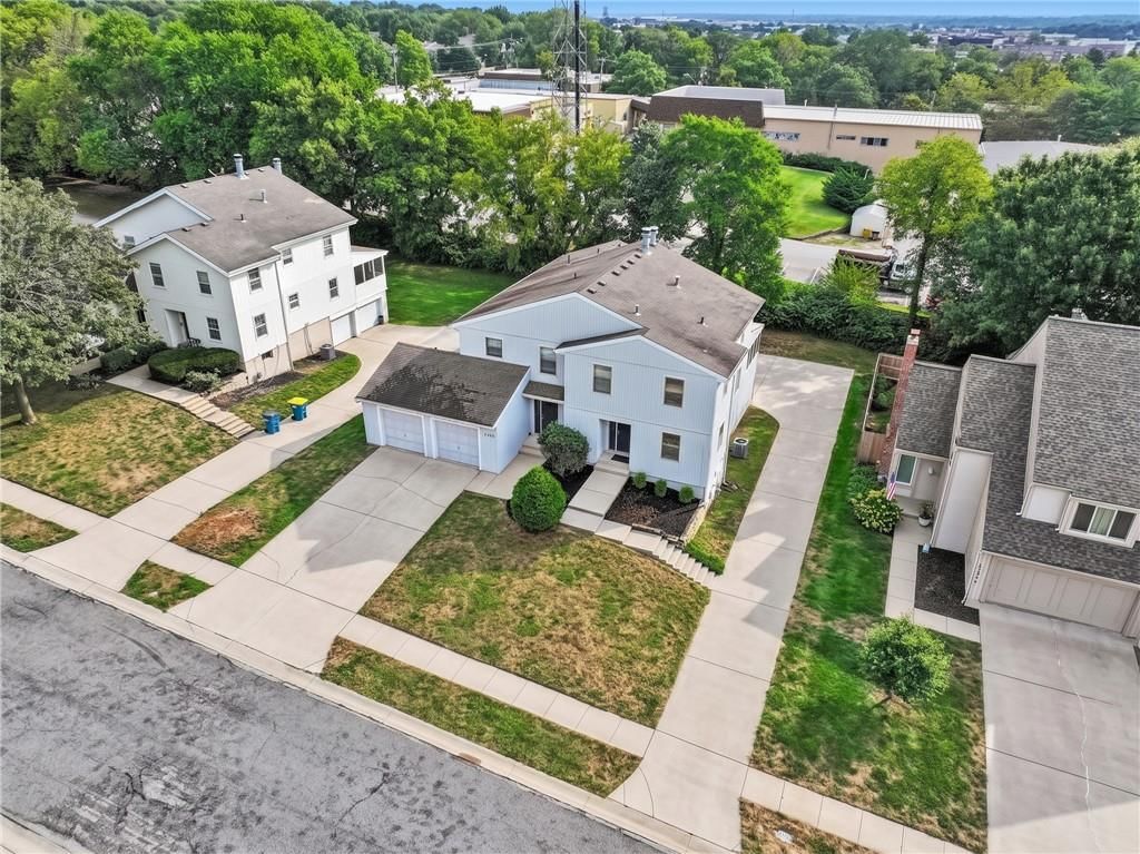 Photo 20 of 74 - 11921 Goodman Street, Overland Park, KS 66213