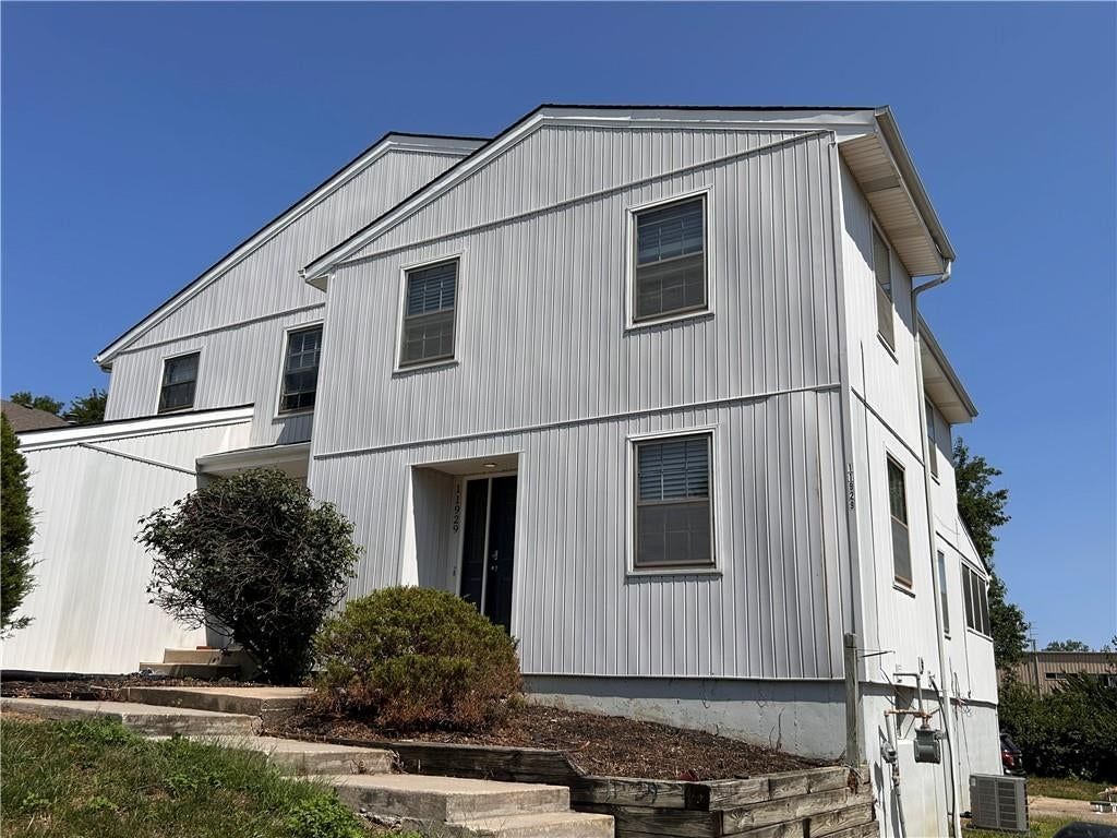 Photo 31 of 74 - 11921 Goodman Street, Overland Park, KS 66213