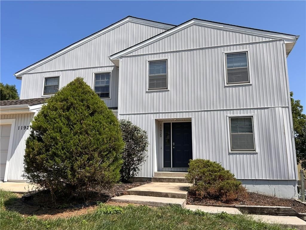 Photo 32 of 74 - 11921 Goodman Street, Overland Park, KS 66213