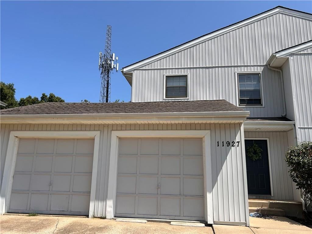 Photo 33 of 74 - 11921 Goodman Street, Overland Park, KS 66213