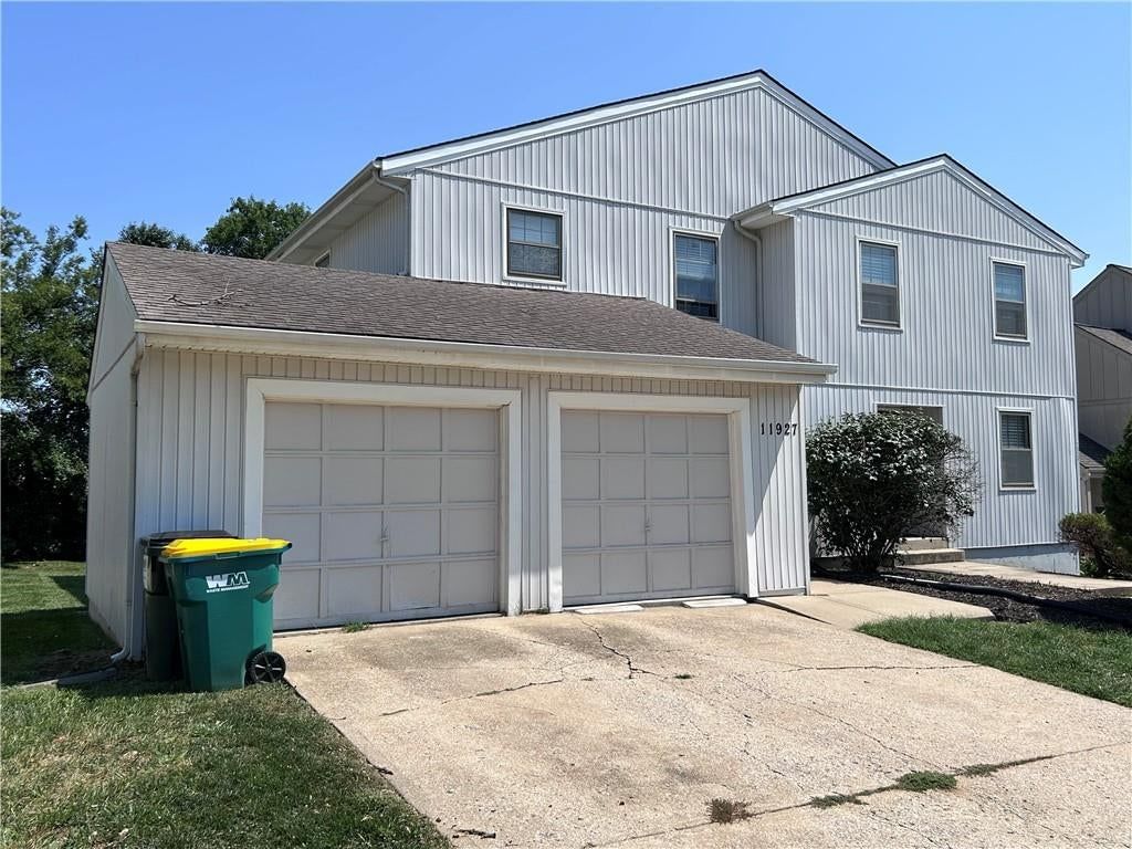 Photo 34 of 74 - 11921 Goodman Street, Overland Park, KS 66213