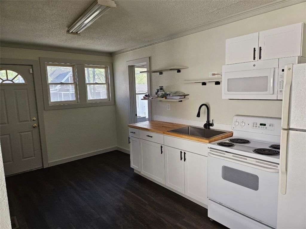 435 Benton Avenue — photo 9