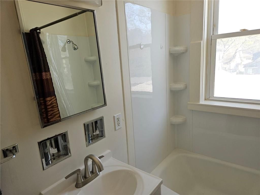 435 Benton Avenue — photo 17