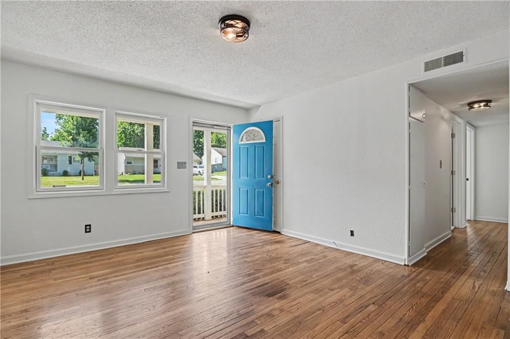6320 W 82nd Street, Overland Park, KS: listing photo 3