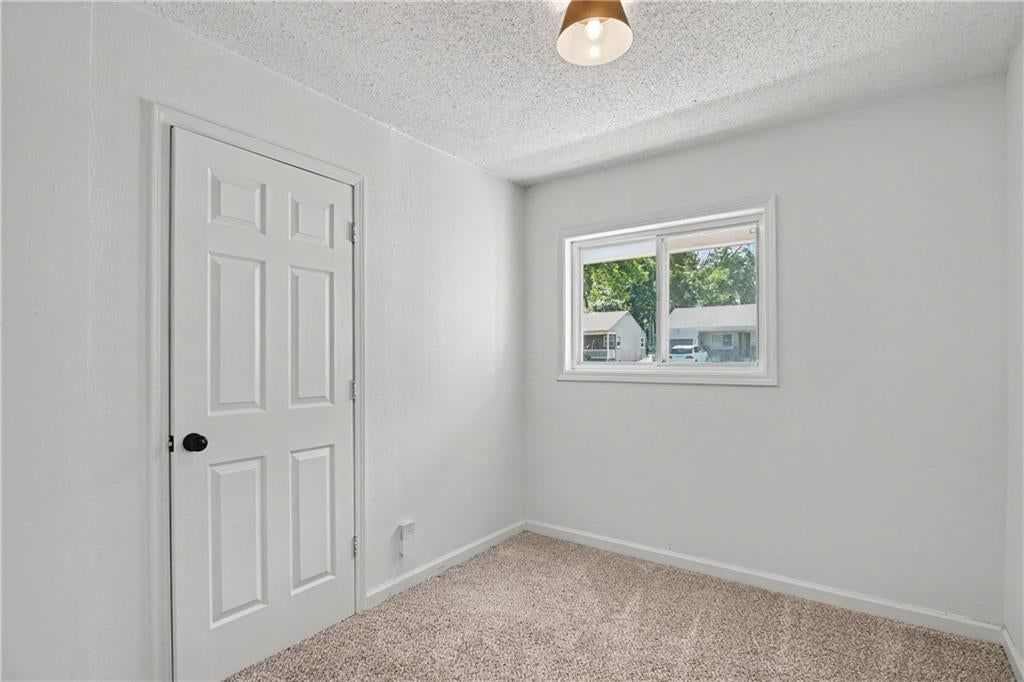 Photo 13 of 24 - 6320 W 82nd Street, Overland Park, KS 66204