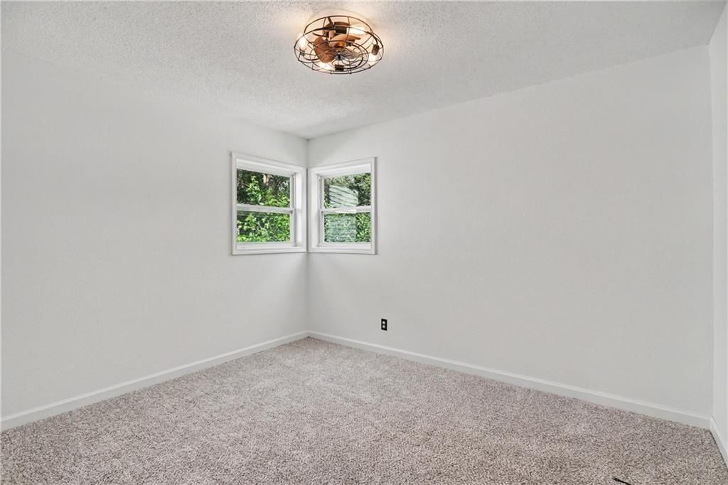 Photo 15 of 24 - 6320 W 82nd Street, Overland Park, KS 66204