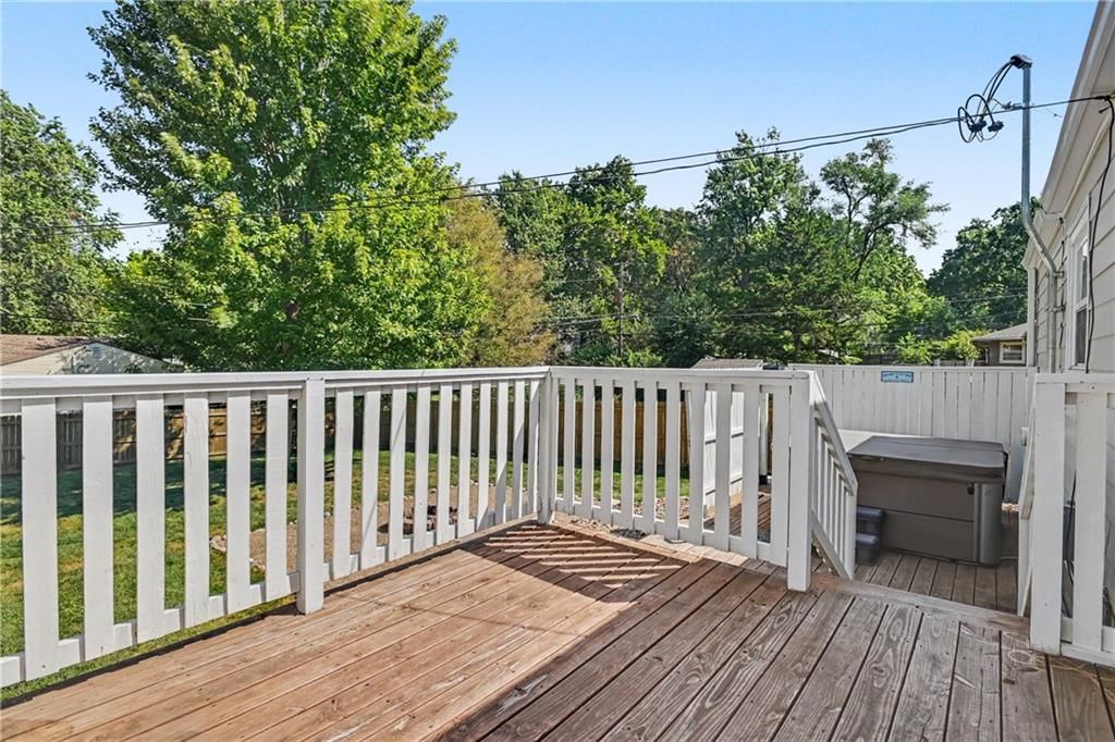 Photo 16 of 24 - 6320 W 82nd Street, Overland Park, KS 66204