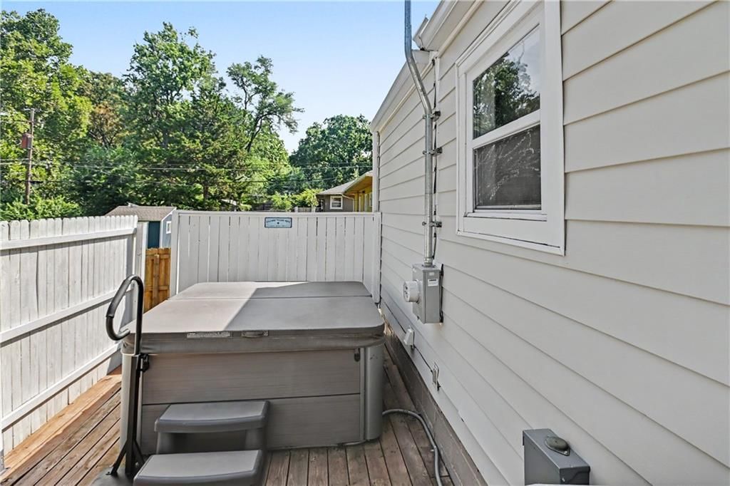 Photo 17 of 24 - 6320 W 82nd Street, Overland Park, KS 66204