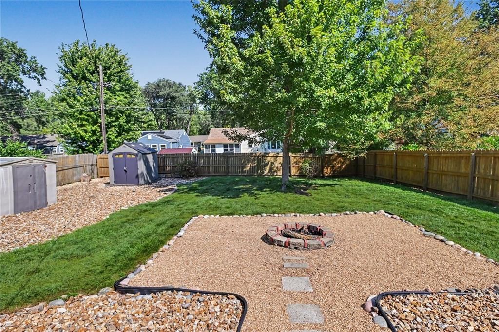 Photo 19 of 24 - 6320 W 82nd Street, Overland Park, KS 66204