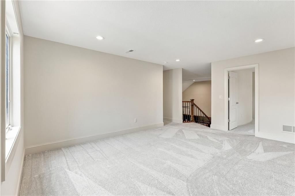 16250 Canterbury Road — photo 42