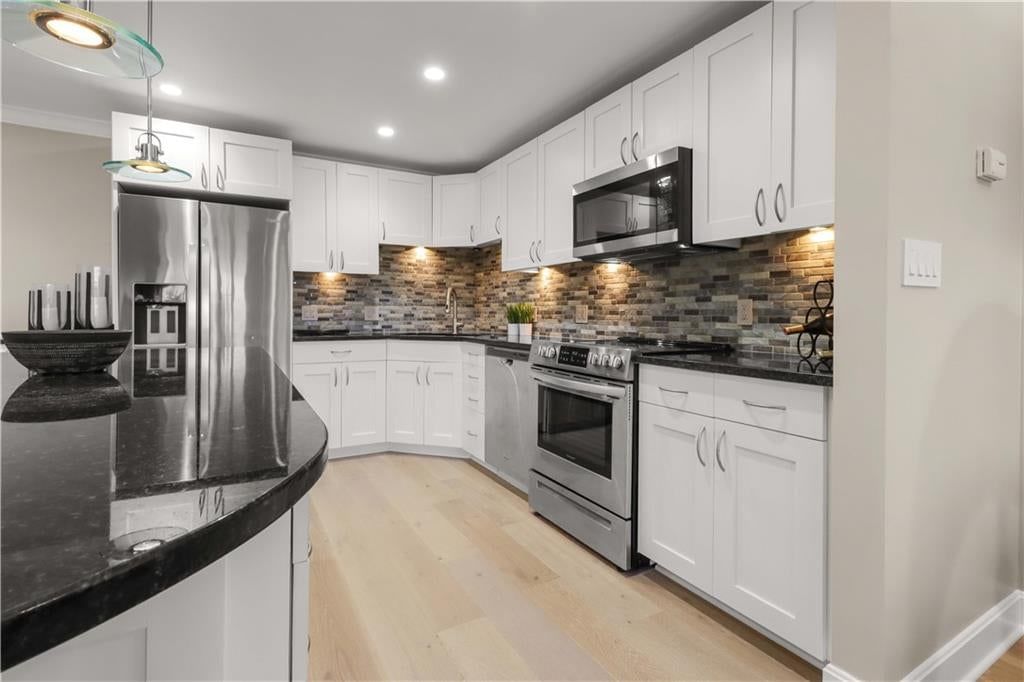 121 W 48th Street — photo 14