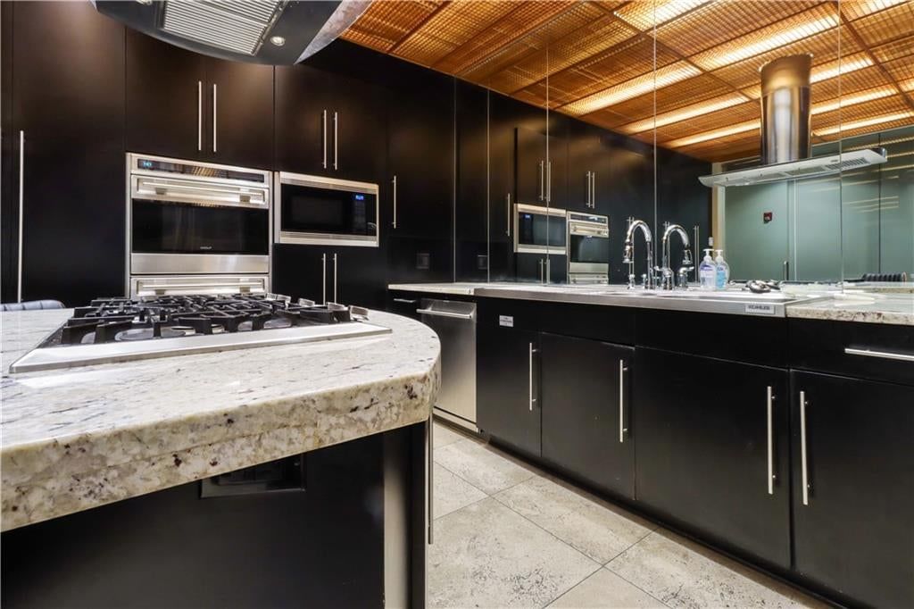 121 W 48th Street — photo 35