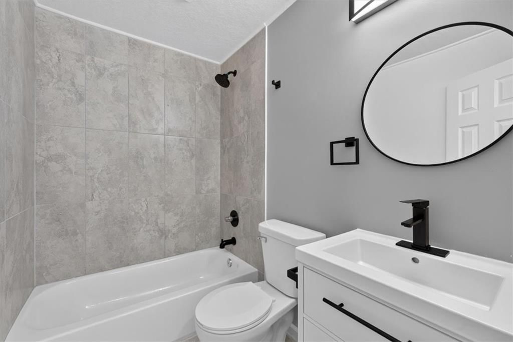 Photo 31 of 55 - 3649 S Park Avenue, Independence, MO 64052