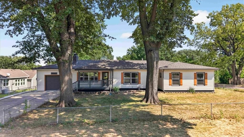 3649 S Park Avenue, Independence, MO: listing photo 2