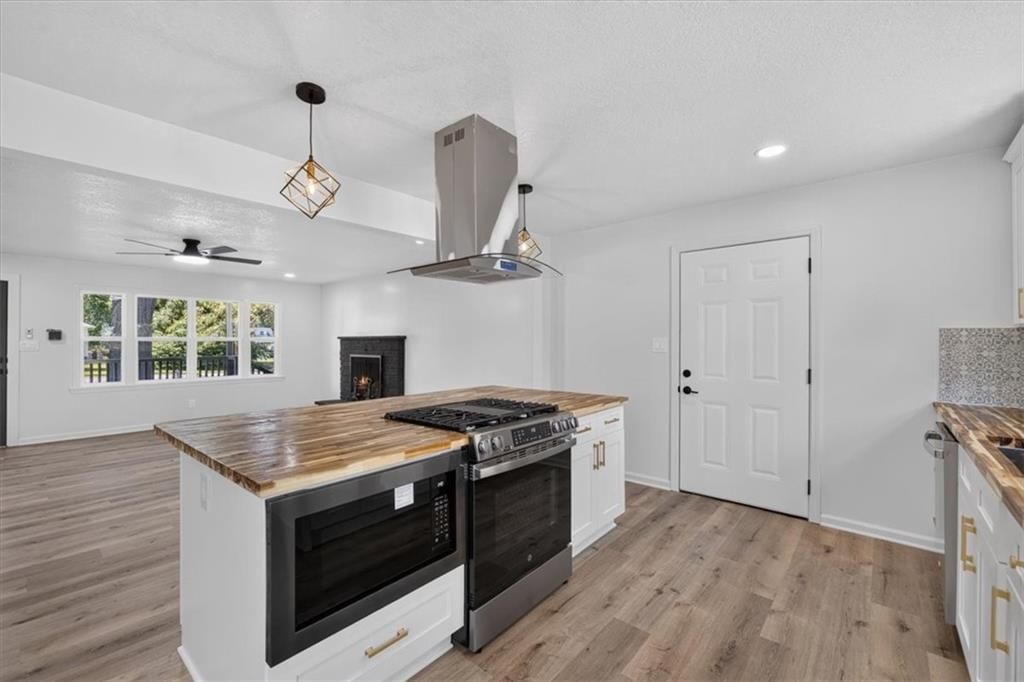 Photo 11 of 55 - 3649 S Park Avenue, Independence, MO 64052