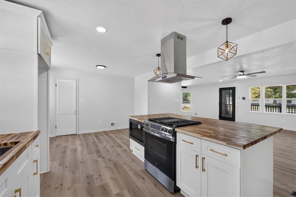 Photo 8 of 55 - 3649 S Park Avenue, Independence, MO 64052