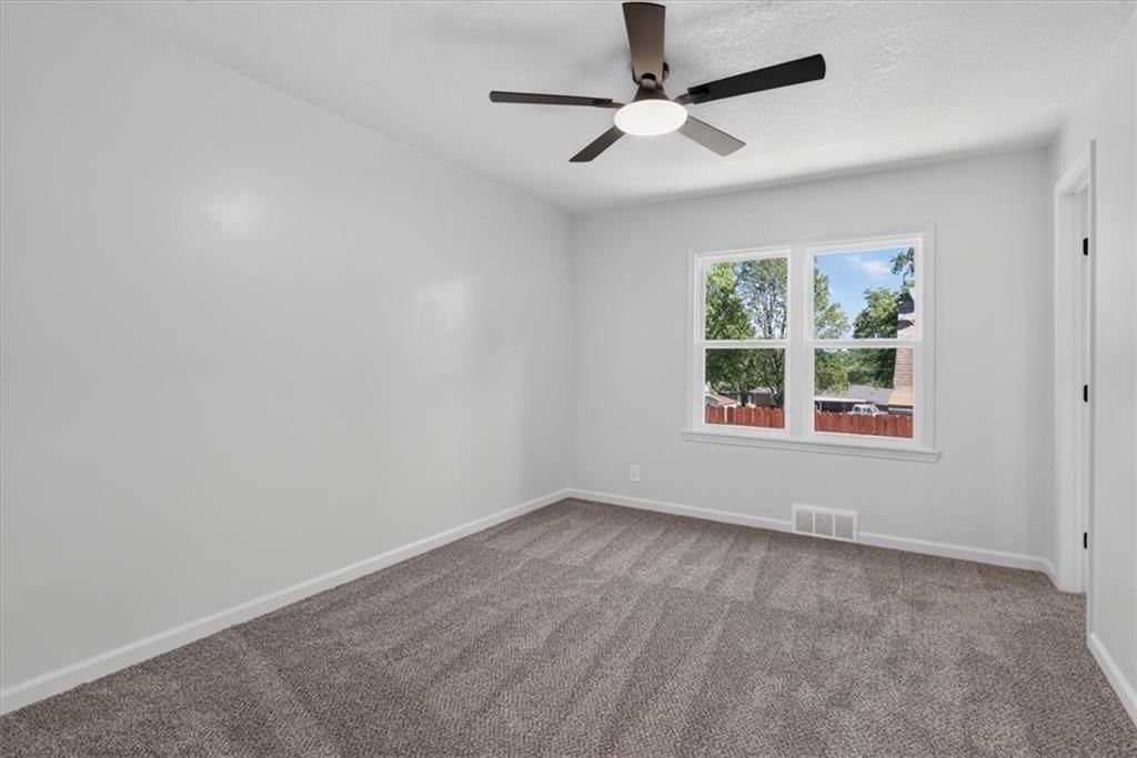 Photo 29 of 55 - 3649 S Park Avenue, Independence, MO 64052