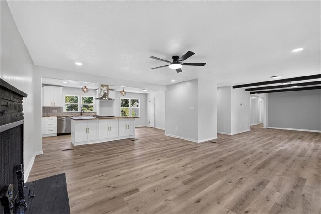 Photo 4 of 55 - 3649 S Park Avenue, Independence, MO 64052
