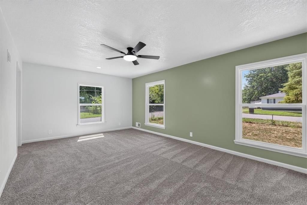 Photo 24 of 55 - 3649 S Park Avenue, Independence, MO 64052