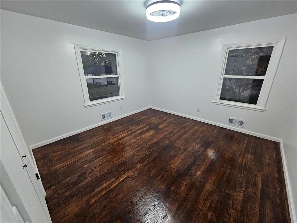 321 E 106th Terrace — photo 16