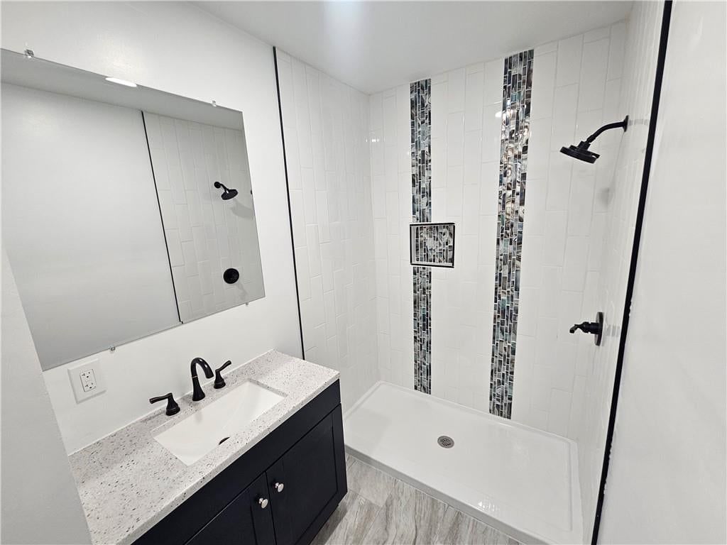 321 E 106th Terrace — photo 23